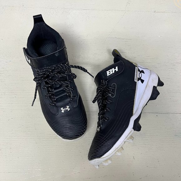 Under Armour baseball cleats - Picture 1 of 8